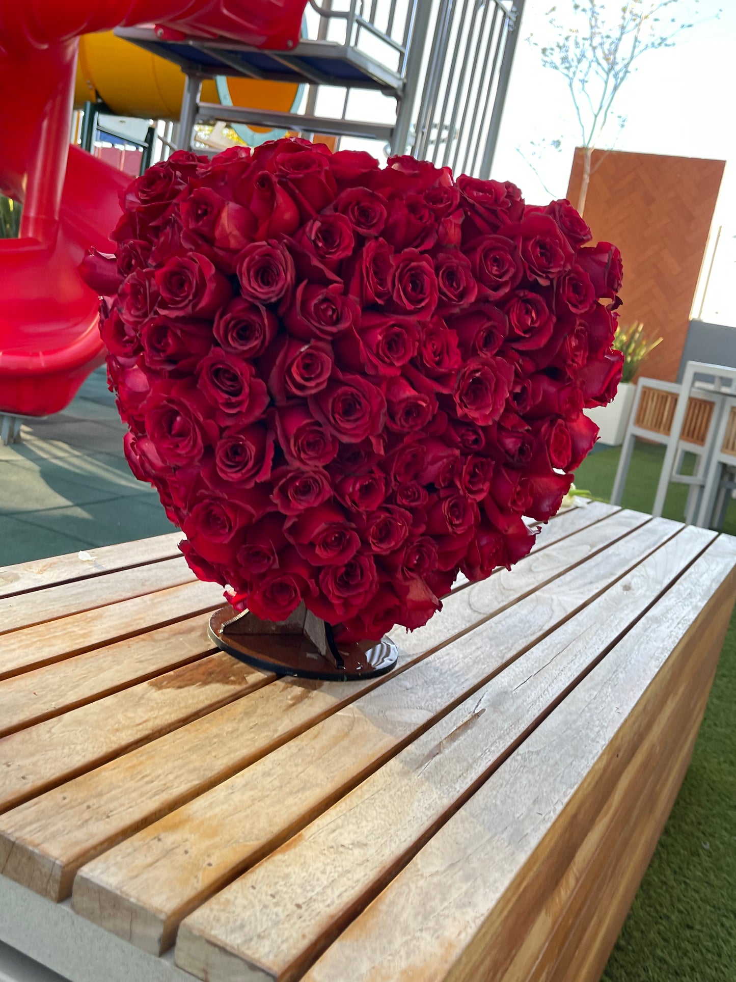 Luxury Heart 150 Red Roses