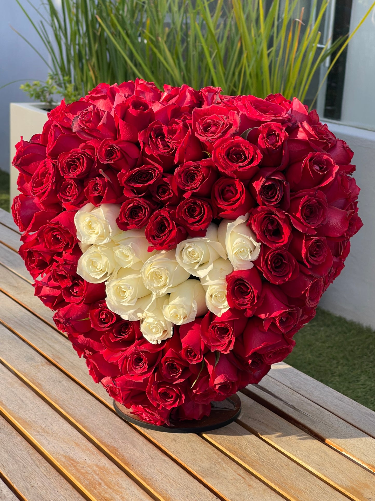 Luxury Heart 150 Red Roses